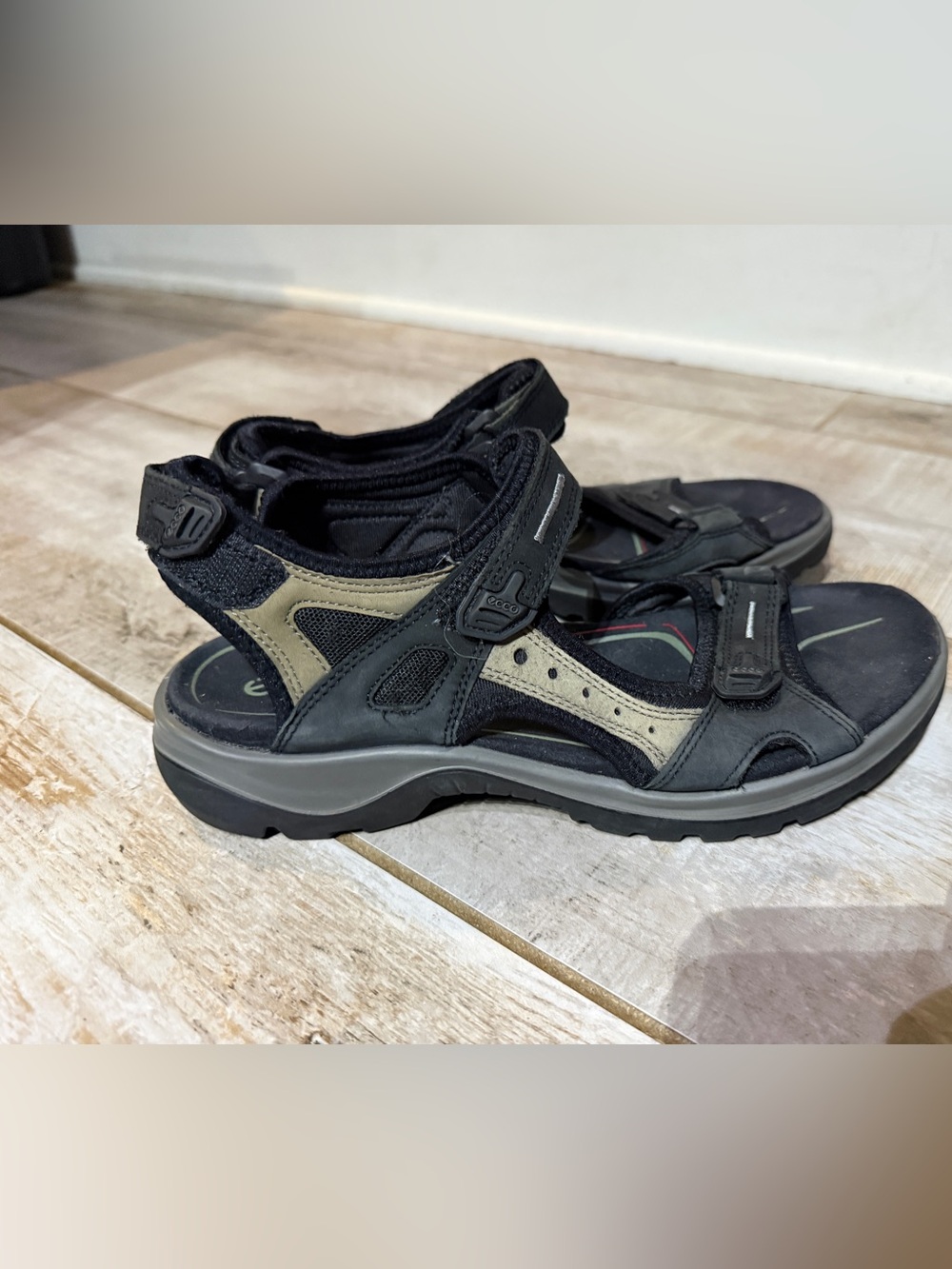 ECCO Unisex Off-Oiled-Nubuck Yucatan Walking Sandal Size 40